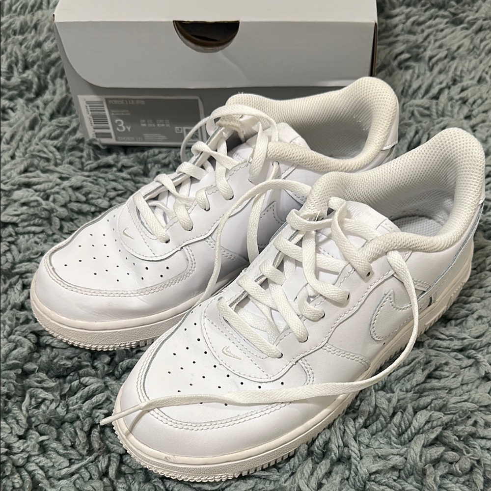 Nike White Leather Sneakers Breathable Comfort